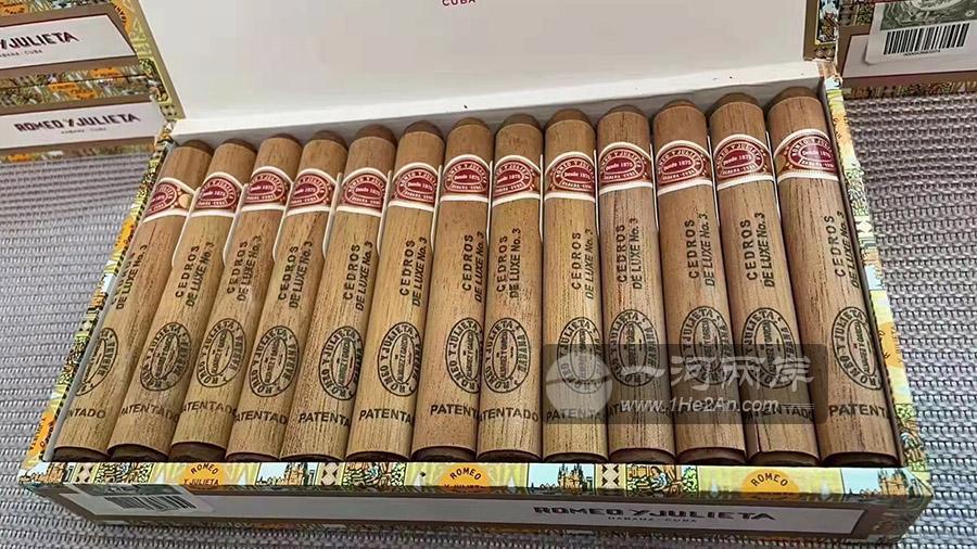 ROMEO Y JULIETA CEDROS DELUXE NO.3